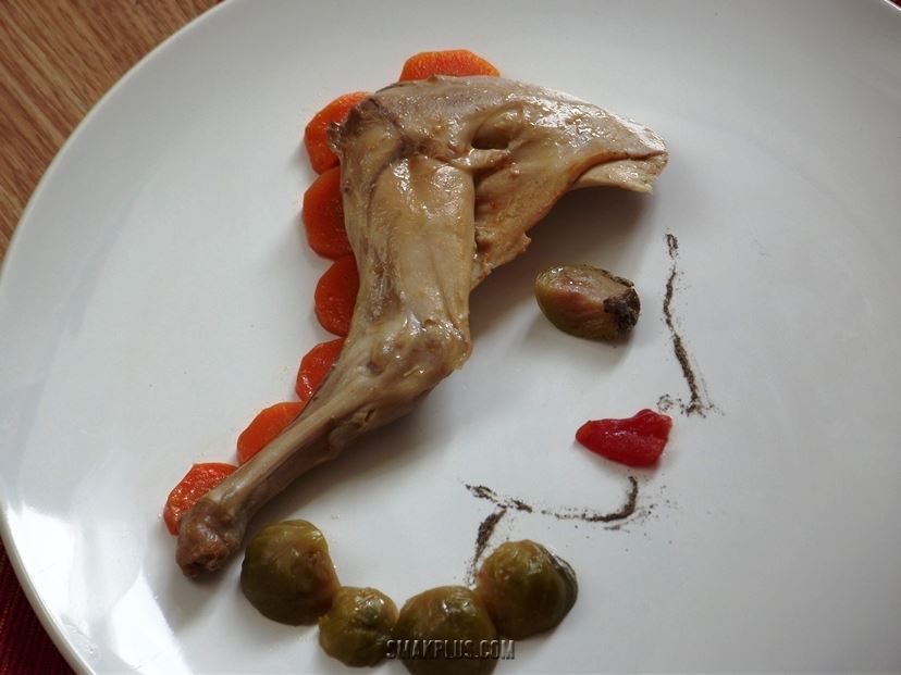 Тушкований кролик з овочами